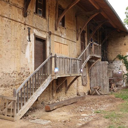 Aparthotel La Ferme De Berlioz La Cote-Saint-Andre Exterior foto