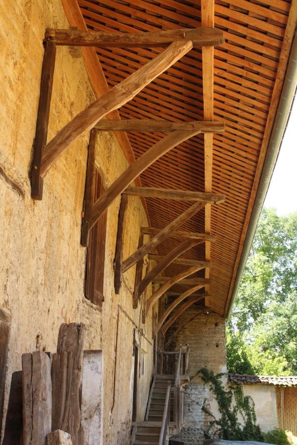 Aparthotel La Ferme De Berlioz La Cote-Saint-Andre Exterior foto