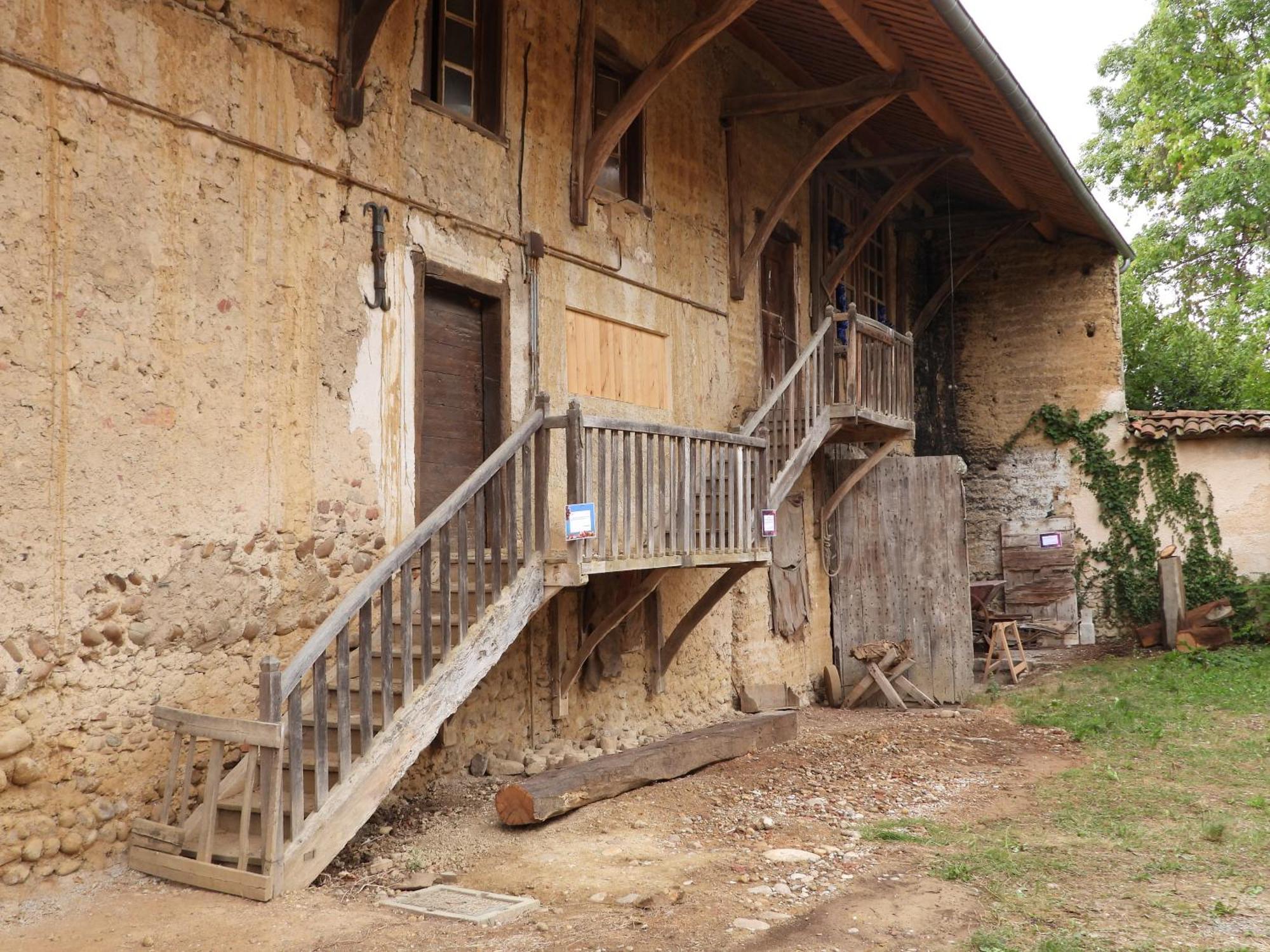 Aparthotel La Ferme De Berlioz La Cote-Saint-Andre Exterior foto