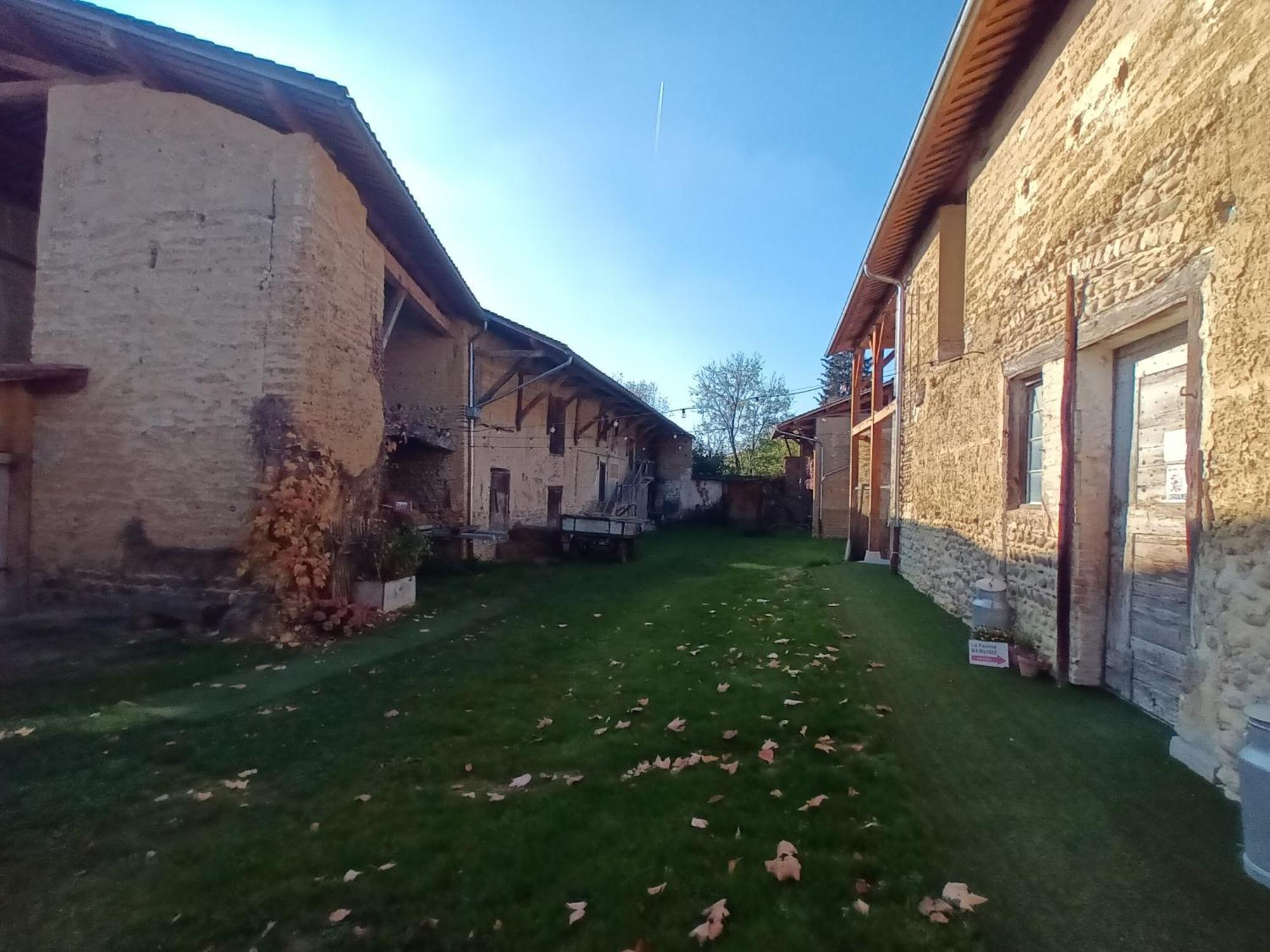 Aparthotel La Ferme De Berlioz La Cote-Saint-Andre Exterior foto
